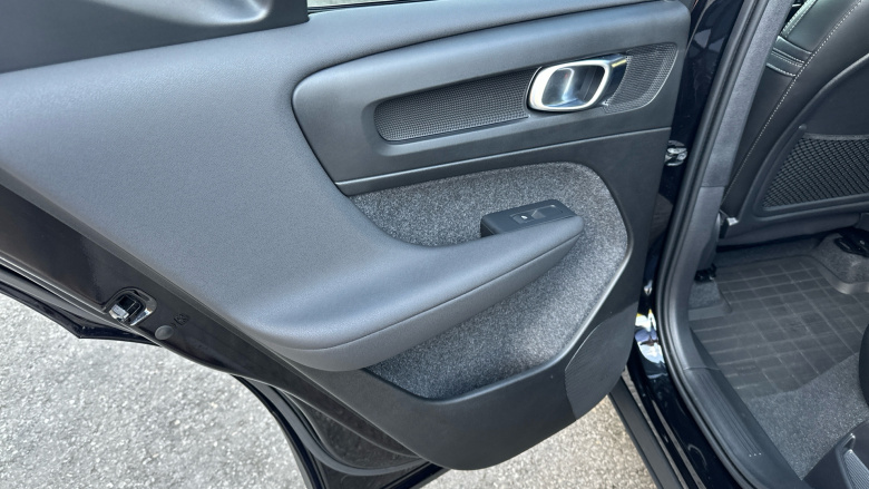 Volvo XC40 2.0 B3P Plus Dark 5dr Auto Petrol Estate